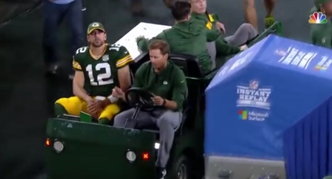 Aaron_Rodgers_knee_injury_2018